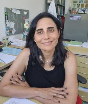 Andréa de Oliveira Barros Ribon